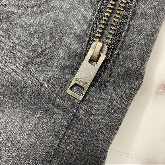 LEVI’S Mid-Rise Black Denim Skinny Jeans with Ankle Zippers - Size 27 - Picture 11 of 11